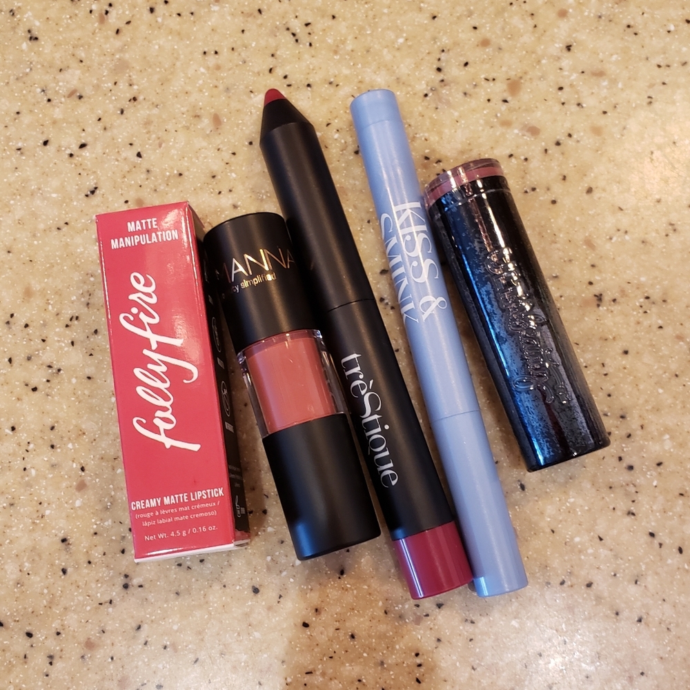 NWT Berry Mauve Lipstick Set